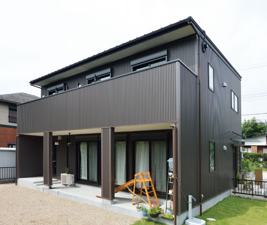 リアルホーム 【津の家】「家で遊ぶのが楽しい！」。アウトドア用品を収納できる土間収納や浴室から臨める中庭のある家の建築実例画像1