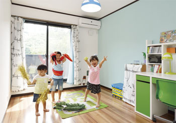 リアルホーム 【津の家】「家で遊ぶのが楽しい！」。アウトドア用品を収納できる土間収納や浴室から臨める中庭のある家の建築実例画像6