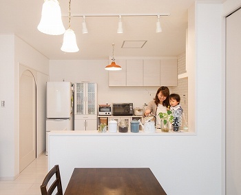 リアルホーム 【四日市の家】予算内で実現！パパ念願のガレージと、ママのお気に入りの雑貨が映える家の建築実例画像3