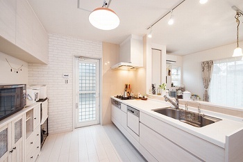 リアルホーム 【四日市の家】予算内で実現！パパ念願のガレージと、ママのお気に入りの雑貨が映える家の建築実例画像4