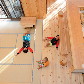 リアルホーム 【四日市/見学可能】家族6人の顔が見える居酒屋風キッチン!間取りに工夫がつまった2000万円で建つ家の実例の建築実例画像4