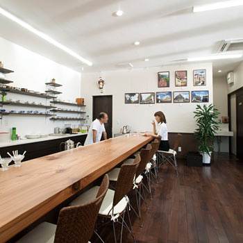 リアルホーム 【三重県/間取り図】2階LDKでプライバシーも配慮!中庭のあるおしゃれな店舗併用住宅で夢だったカフェを実現の建築実例画像2