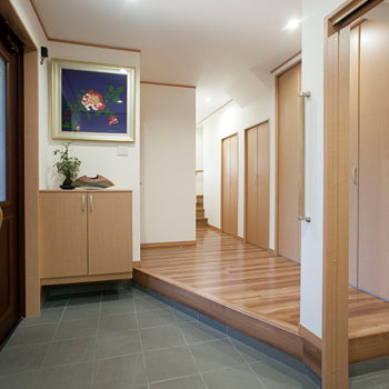 リアルホーム 【三重県/間取り図】2階LDKでプライバシーも配慮!中庭のあるおしゃれな店舗併用住宅で夢だったカフェを実現の建築実例画像3