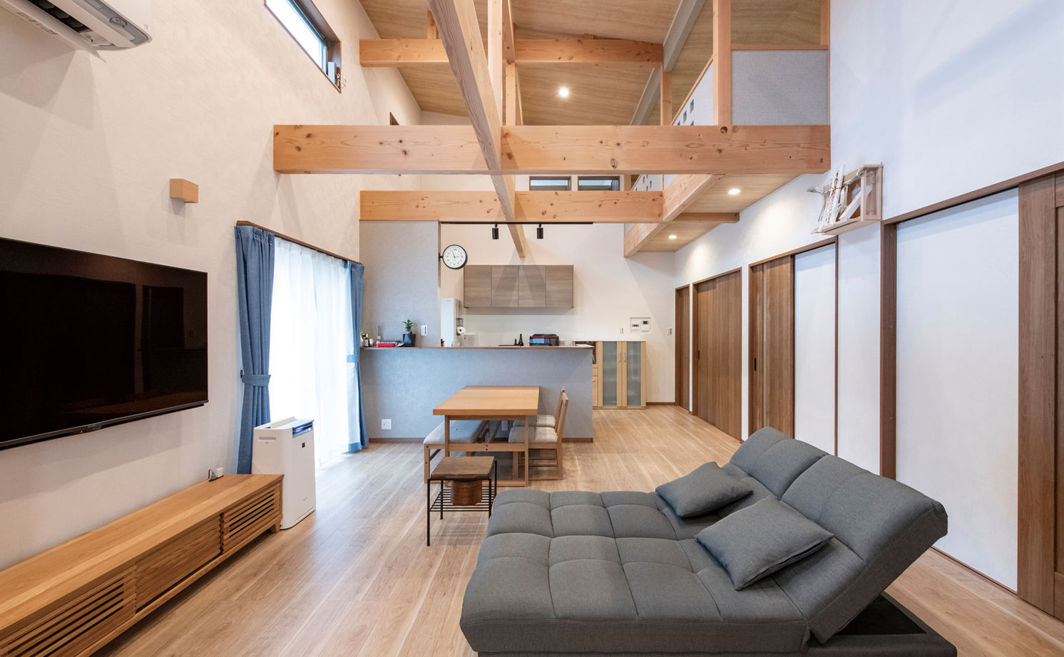 リアルホーム 【平屋/2000万円台/34坪台】エアコン一台で夏も冬も快適！土間収納にロフト、坪庭を設けたこだわりの平屋の建築実例画像2