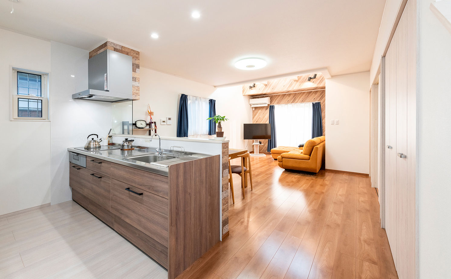 リアルホーム 【三重県/1000万円台/間取り図/吹抜け】無駄を省き、約30坪でも収納充実！シンプルで住みやすい2階建て実例の建築実例画像9