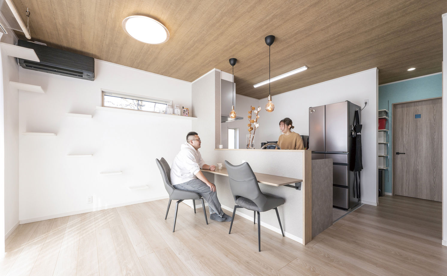 リアルホーム 【本体価格1950万円/間取図有/ガレージ/平屋】豊富な収納や動線にこだわった、愛猫と暮らす趣味を楽しむ家の建築実例画像4