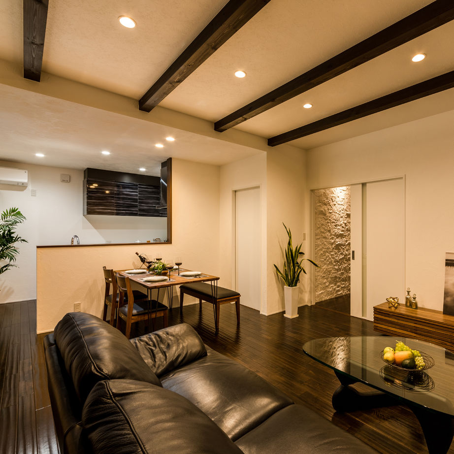 サンジョーホーム 【一宮市/平屋/間取り図】ガレージで趣味も楽しみ、バリアフリー仕様の自然素材溢れるおしゃれな2世帯住宅の建築実例画像3