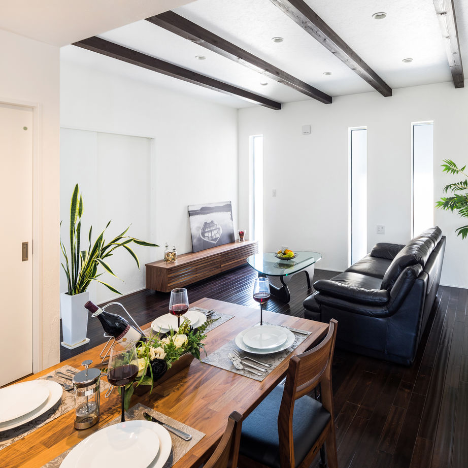 サンジョーホーム 【一宮市/平屋/間取り図】ガレージで趣味も楽しみ、バリアフリー仕様の自然素材溢れるおしゃれな2世帯住宅の建築実例画像4