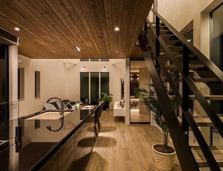 サンジョーホーム 【愛知県一宮市/間取り図】オシャレなデザイン&住み心地の両立!素材を活かしたリゾートライクの2階建て実例の建築実例画像2