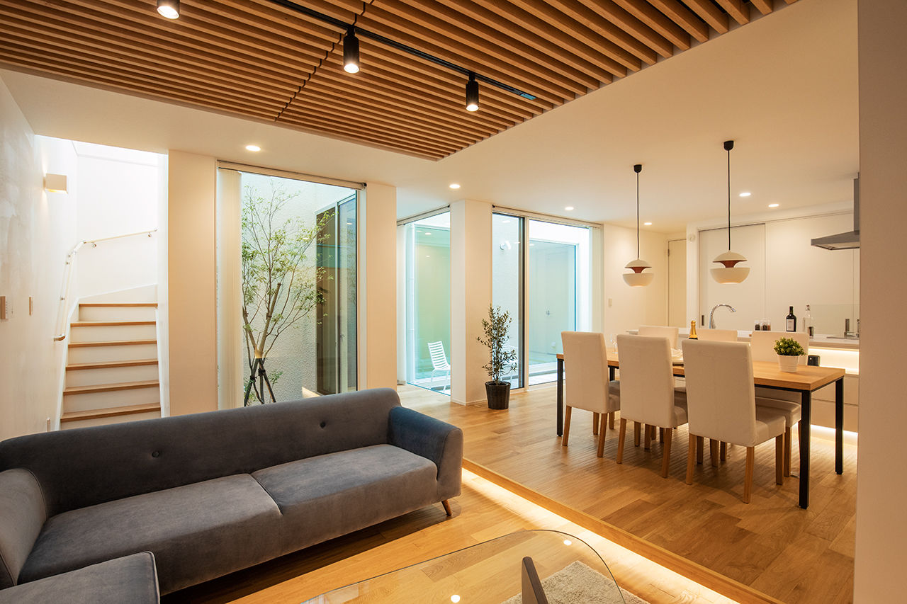 サンジョーホーム 【リゾート×ホテルライク/間取り図】坪庭・中庭で雨音も心地いいBGMに。素材の質感が随所に光る実例の建築実例画像2