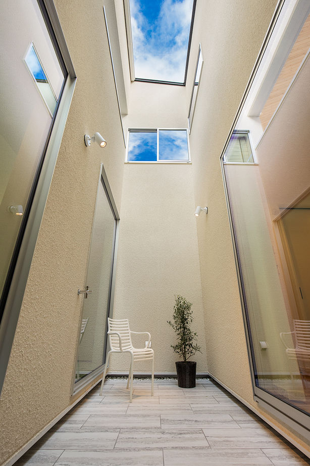 サンジョーホーム 【リゾート×ホテルライク/間取り図】坪庭・中庭で雨音も心地いいBGMに。素材の質感が随所に光る実例の建築実例画像3