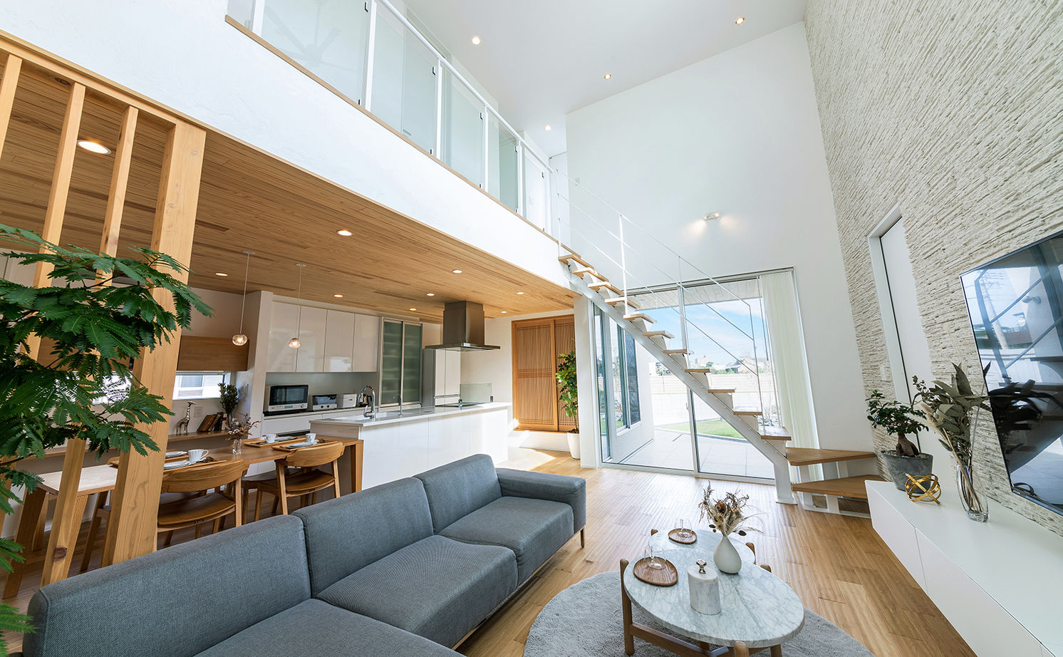 サンジョーホーム 【ホテルライク/中庭/間取り図】上質な室内。住みやすさとおもてなしを兼ね備えた多彩な居場所のある実例の建築実例画像2