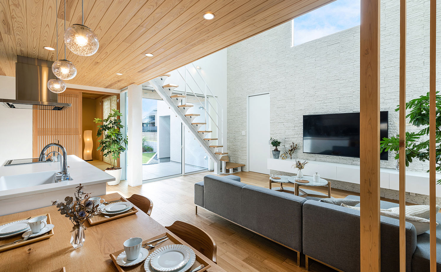 サンジョーホーム 【ホテルライク/中庭/間取り図】上質な室内。住みやすさとおもてなしを兼ね備えた多彩な居場所のある実例の建築実例画像4