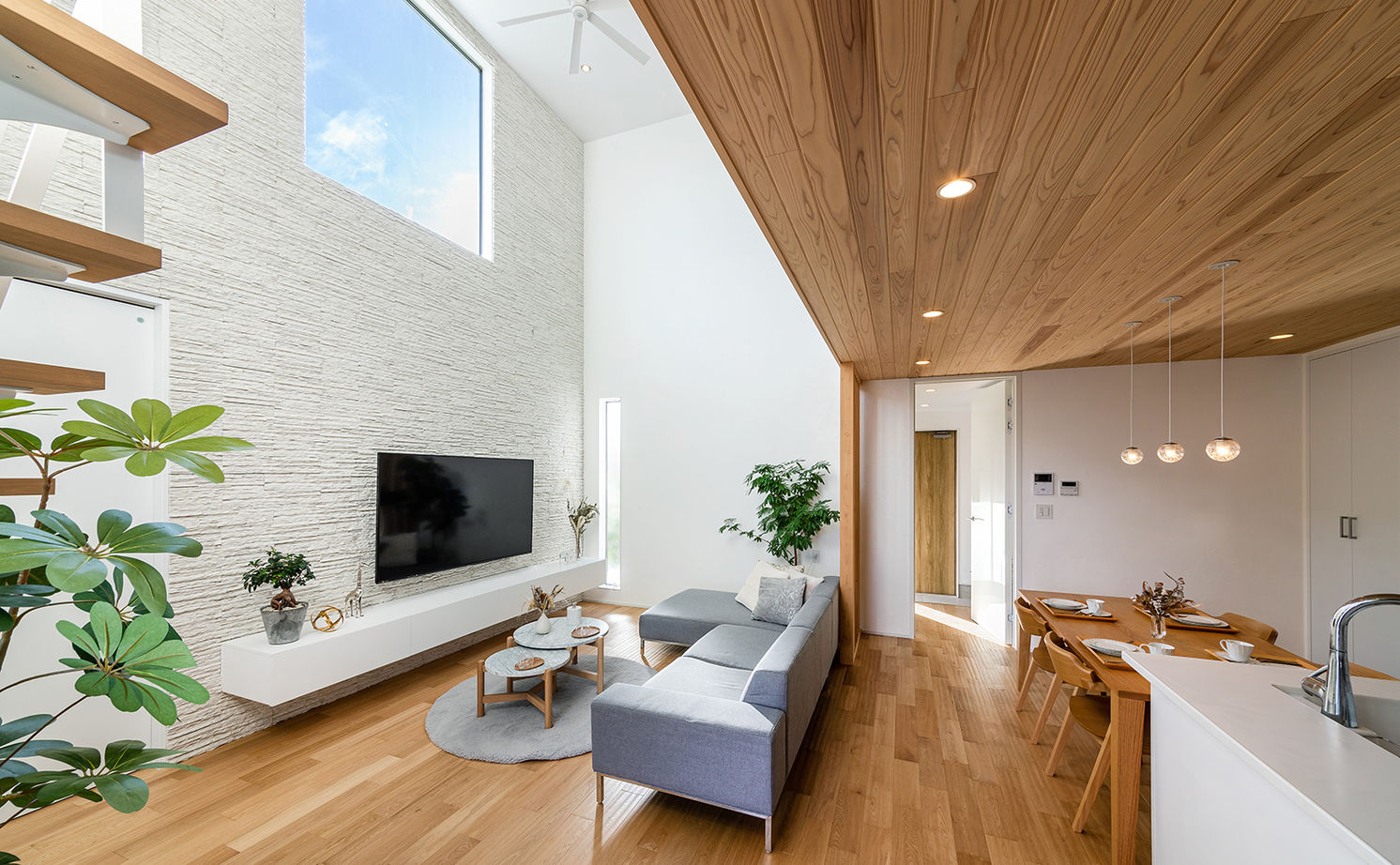 サンジョーホーム 【ホテルライク/中庭/間取り図】上質な室内。住みやすさとおもてなしを兼ね備えた多彩な居場所のある実例の建築実例画像8