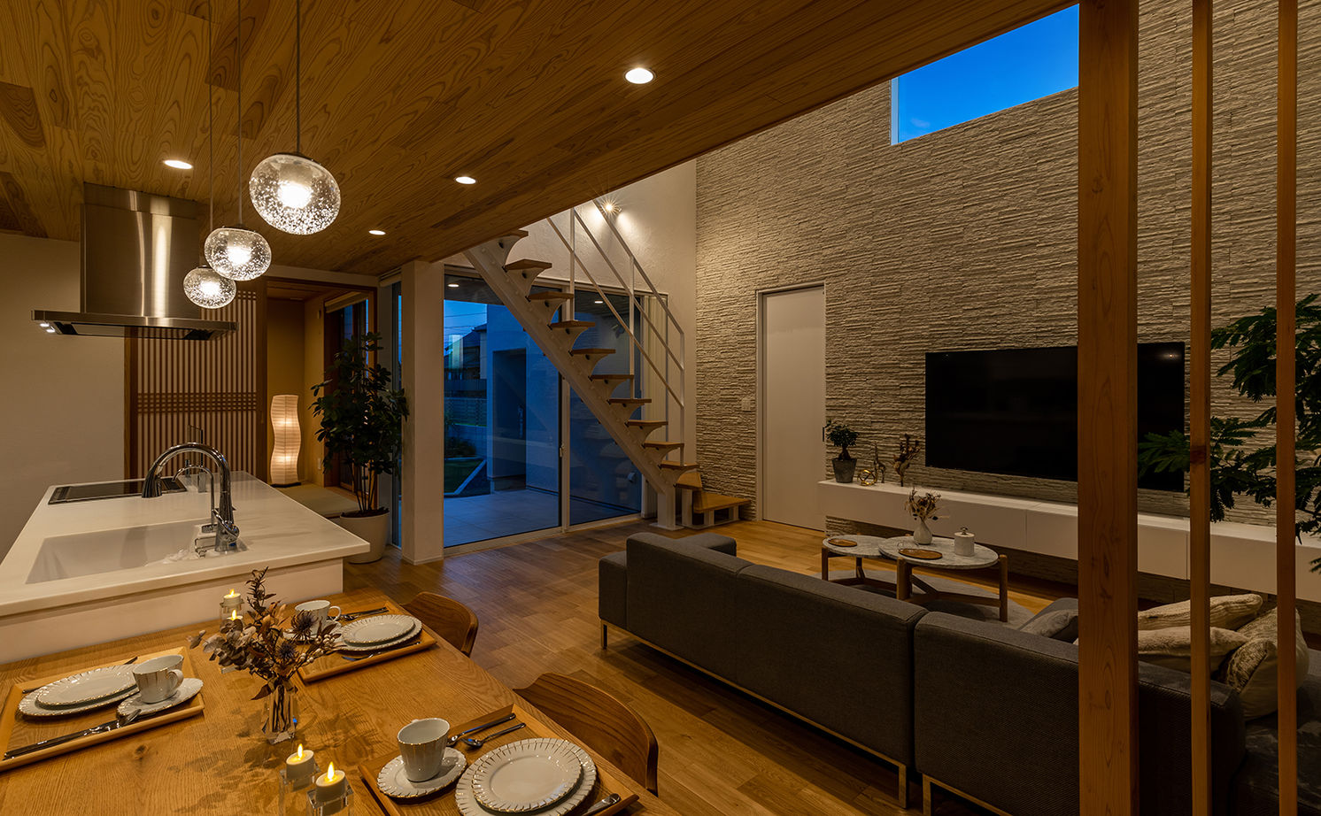 サンジョーホーム 【ホテルライク/中庭/間取り図】上質な室内。住みやすさとおもてなしを兼ね備えた多彩な居場所のある実例の建築実例画像13