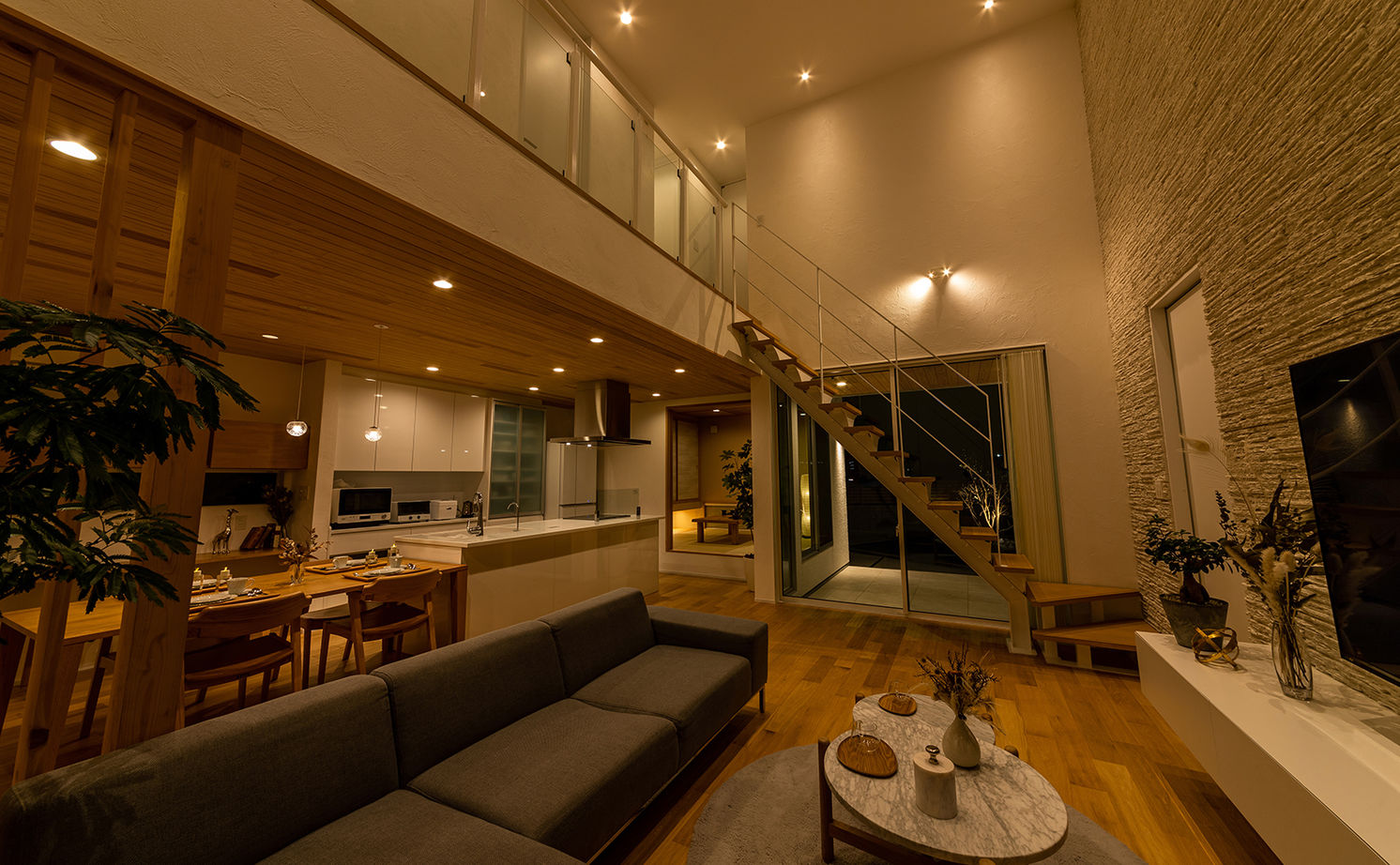 サンジョーホーム 【ホテルライク/中庭/間取り図】上質な室内。住みやすさとおもてなしを兼ね備えた多彩な居場所のある実例の建築実例画像15