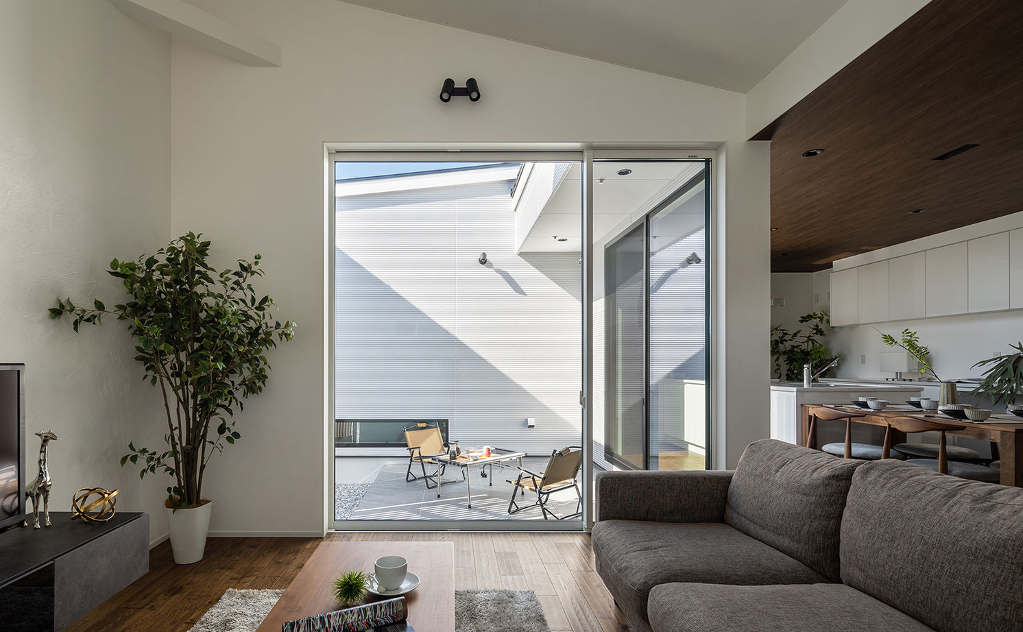 サンジョーホーム 【平屋/中庭/間取り図】モデルハウスを参考にした30坪とは思えない開放的な空間。無駄を省き収納も充実の家の建築実例画像2