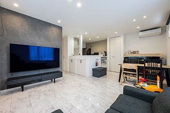 大進ホーム 【2000万円台／35坪】収納計画を立て、片付けやすさと家事ラク動線を実現。1階にインナーガレージ＆LDKの建築実例画像2