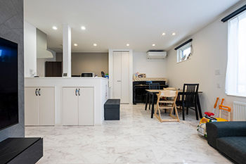 大進ホーム 【2000万円台／35坪】収納計画を立て、片付けやすさと家事ラク動線を実現。1階にインナーガレージ＆LDKの建築実例画像3