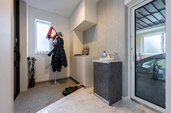 大進ホーム 【2000万円台／35坪】収納計画を立て、片付けやすさと家事ラク動線を実現。1階にインナーガレージ＆LDKの建築実例画像8