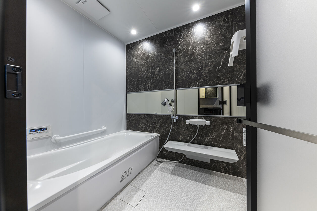 大進ホーム 【岩見沢市／ホテルライク】吹抜け×大開口の22帖LDK。音響設備搭載キッチンで、気分が上がる料理時間をの建築実例画像8