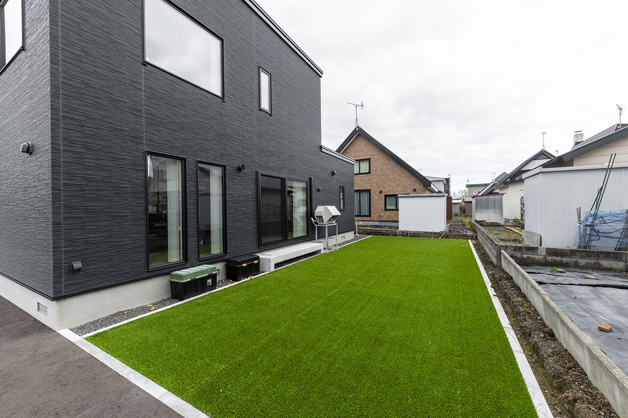 大進ホーム 【岩見沢市／ホテルライク】吹抜け×大開口の22帖LDK。音響設備搭載キッチンで、気分が上がる料理時間をの建築実例画像10