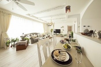 アイワホーム 【本体価格2336万円/48.03坪】理想の世界感を叶えた、光溢れるシャビーシックで柔らかな空気が漂う白い家の建築実例画像4