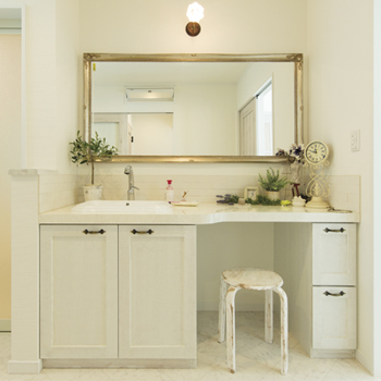 アイワホーム 【本体価格2336万円/48.03坪】理想の世界感を叶えた、光溢れるシャビーシックで柔らかな空気が漂う白い家の建築実例画像6