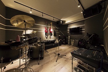 アイワホーム 【本体価格2336万円/48.03坪】理想の世界感を叶えた、光溢れるシャビーシックで柔らかな空気が漂う白い家の建築実例画像8