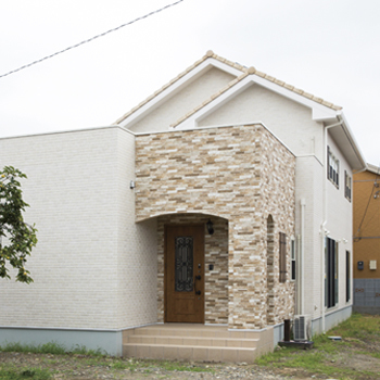 アイワホーム 【本体価格2336万円/48.03坪】理想の世界感を叶えた、光溢れるシャビーシックで柔らかな空気が漂う白い家の建築実例画像9