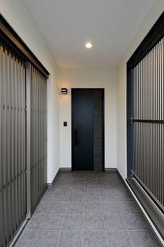 アイワホーム 【本体価格2050万円/43.84坪】大きな中庭から望むプライベートスカイ。毎日を楽しみ、ゆったり過ごす住まいの建築実例画像7