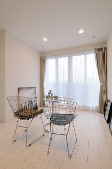 アイワホーム 【本体価格2050万円/43.84坪】大きな中庭から望むプライベートスカイ。毎日を楽しみ、ゆったり過ごす住まいの建築実例画像8