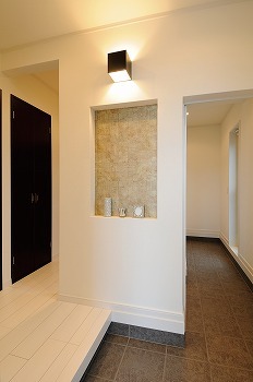 アイワホーム 【本体価格2050万円/43.84坪】大きな中庭から望むプライベートスカイ。毎日を楽しみ、ゆったり過ごす住まいの建築実例画像9