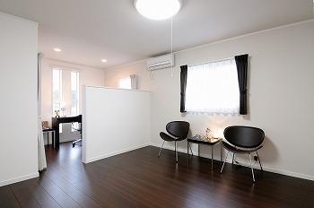 アイワホーム 【本体価格2050万円/43.84坪】大きな中庭から望むプライベートスカイ。毎日を楽しみ、ゆったり過ごす住まいの建築実例画像10