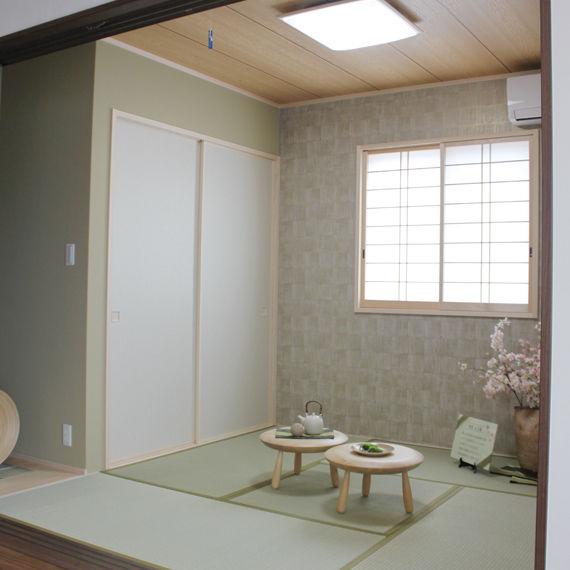 アイワホーム 【本体価格2290万円/30.9坪】シャープな勾配のある屋根とブラックの外壁がひときわ目を引く平屋の住まいの建築実例画像5