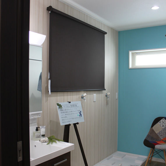 アイワホーム 【本体価格2290万円/30.9坪】シャープな勾配のある屋根とブラックの外壁がひときわ目を引く平屋の住まいの建築実例画像6