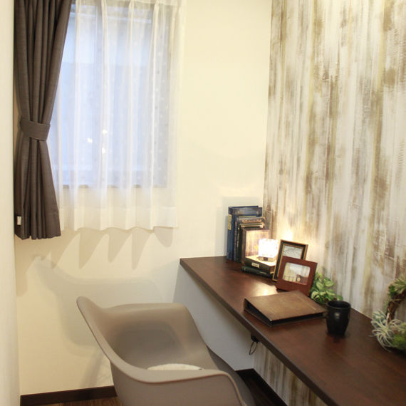 アイワホーム 【本体価格2290万円/30.9坪】シャープな勾配のある屋根とブラックの外壁がひときわ目を引く平屋の住まいの建築実例画像8