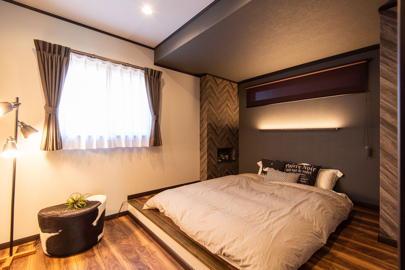 アイワホーム 【本体価格2290万円/34.9坪/平屋】「座る」リビングで空間を演出した、ダウンフロアのある平屋の住まいの建築実例画像7