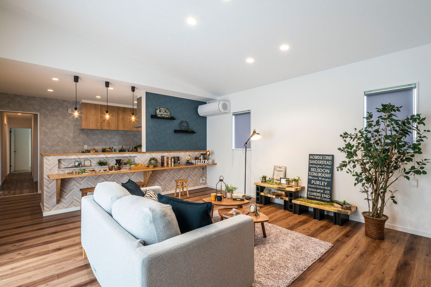 アイワホーム 【本体価格2,400万円/36.6坪/平屋】黒を基調に木目とモスグリーンの外壁をアクセントにした、ZEH仕様の平屋の住まいの建築実例画像3