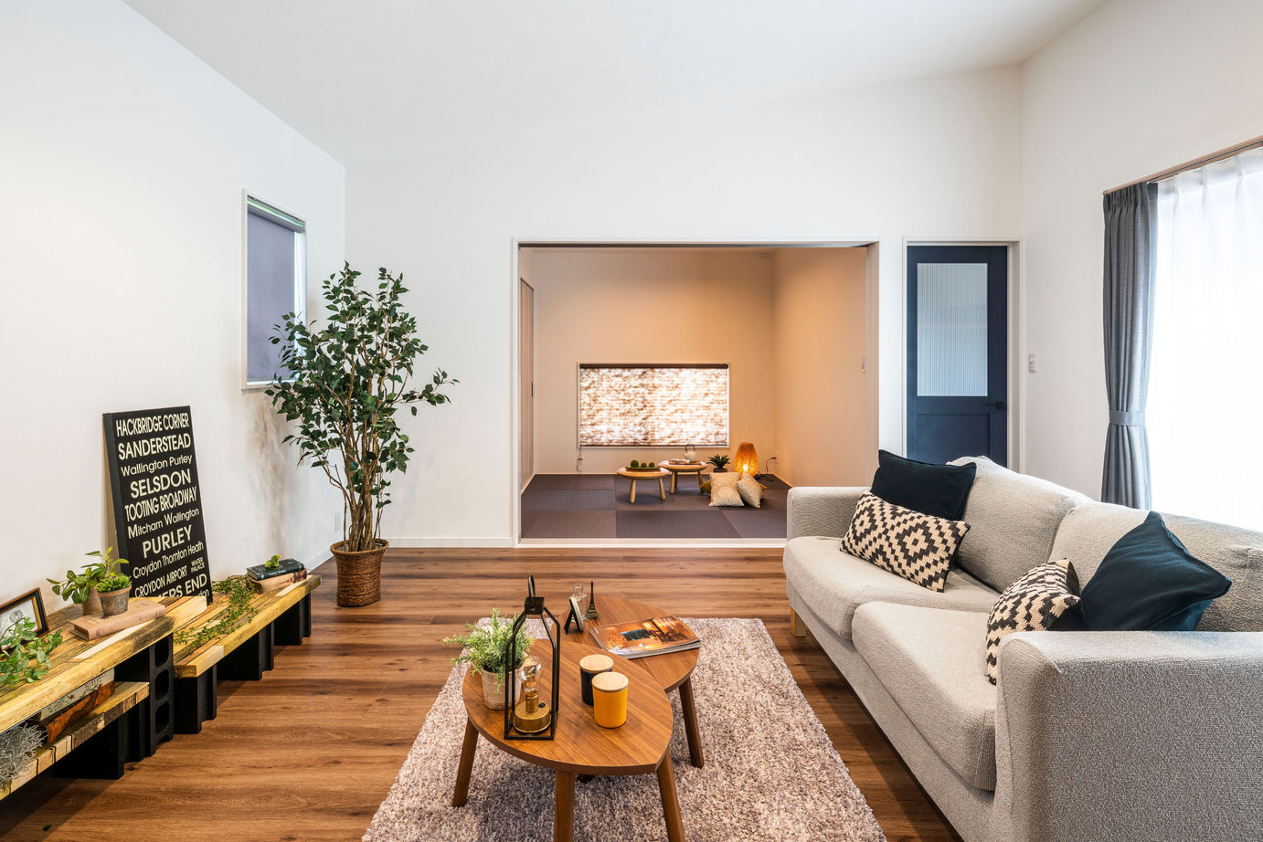 アイワホーム 【本体価格2,400万円/36.6坪/平屋】黒を基調に木目とモスグリーンの外壁をアクセントにした、ZEH仕様の平屋の住まいの建築実例画像5