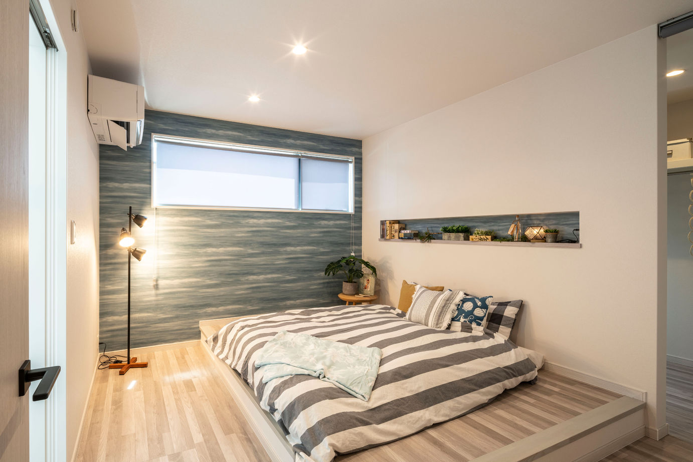 アイワホーム 【本体価格2,400万円/36.6坪/平屋】黒を基調に木目とモスグリーンの外壁をアクセントにした、ZEH仕様の平屋の住まいの建築実例画像8