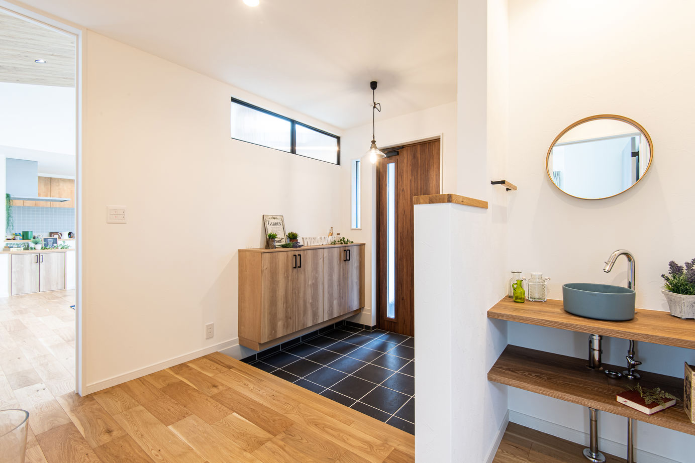 アイワホーム 【本体価格2580万円/40.3坪/平屋】青空に映えるスタイリッシュな外観とナチュラルな内装の家の建築実例画像10