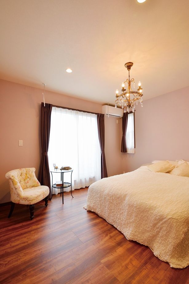 アイワホーム 【本体価格2220万円/45.9坪】アール状のニッチ、ステンドグラス、お気に入りの色のタイルに囲まれた住まいの建築実例画像9