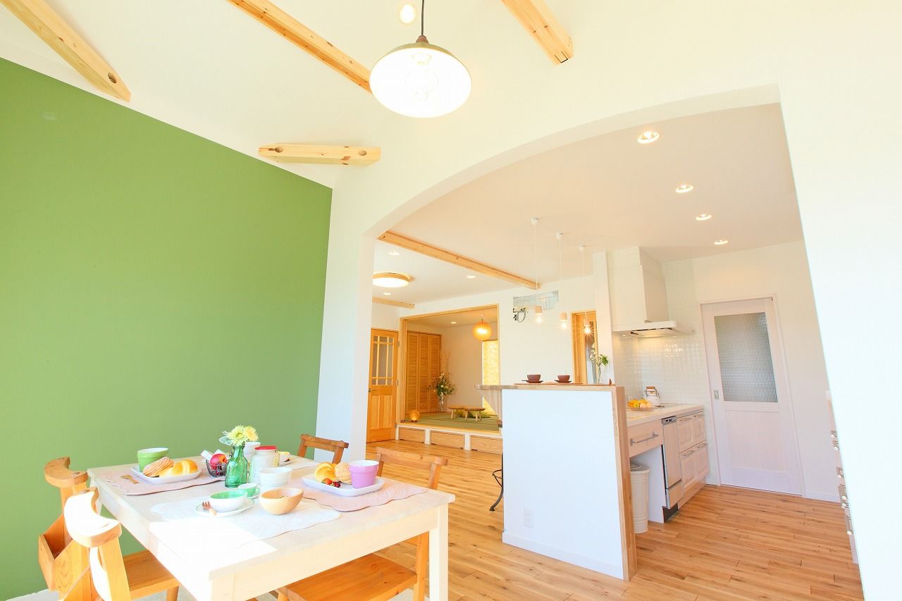 アイワホーム 【本体価格2430万円/61.6坪】趣味を楽しむガレージのあるナチュラルテイストの住まいの建築実例画像4