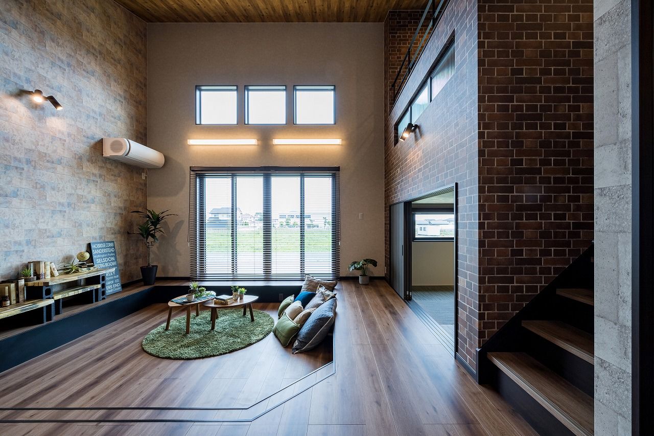 アイワホーム 【本体価格2680万円/37.2坪】高い天井のリビングと低い天井の和室がある、空間を上手に使った平屋の建築実例画像2