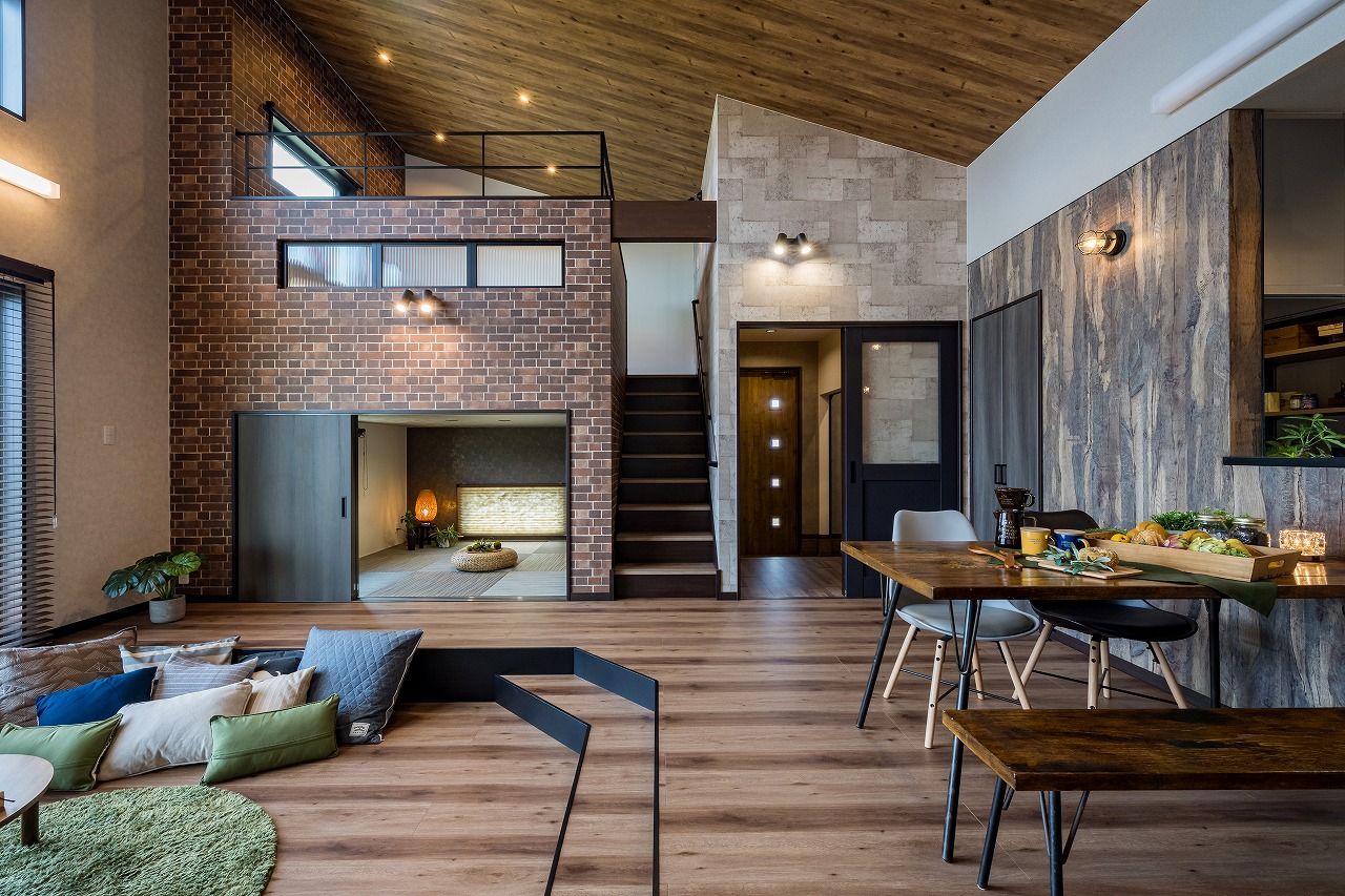 アイワホーム 【本体価格2680万円/37.2坪】高い天井のリビングと低い天井の和室がある、空間を上手に使った平屋の建築実例画像3