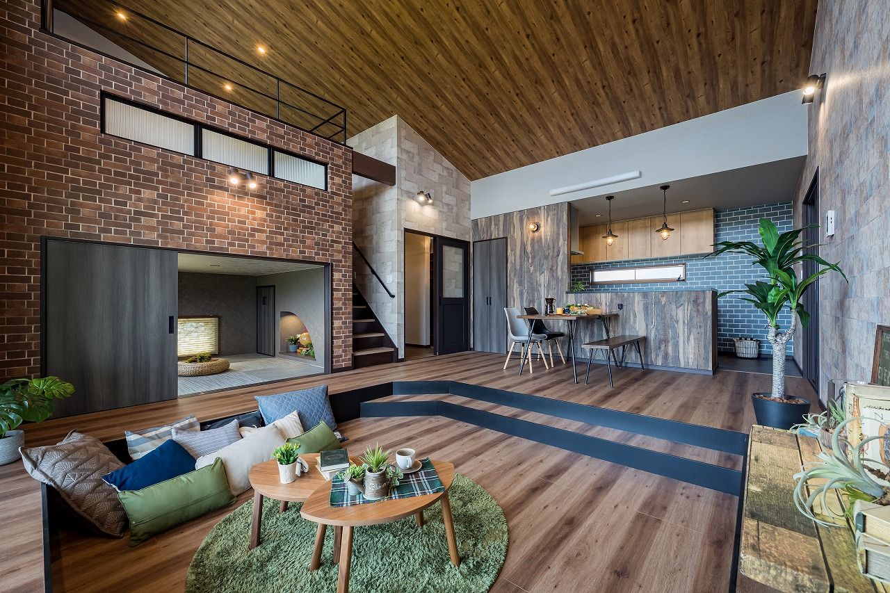 アイワホーム 【本体価格2680万円/37.2坪】高い天井のリビングと低い天井の和室がある、空間を上手に使った平屋の建築実例画像4