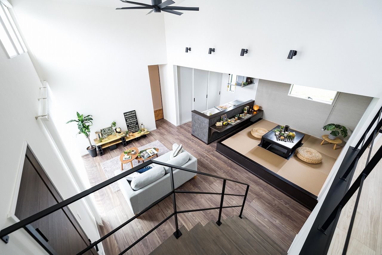 アイワホーム 【本体価格2500万円/38.3坪】白を基調とした洗練されたデザインのスキップフロアにキッズルームがある平屋の建築実例画像5