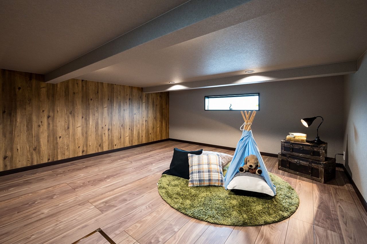 アイワホーム 【本体価格2500万円/38.3坪】白を基調とした洗練されたデザインのスキップフロアにキッズルームがある平屋の建築実例画像9