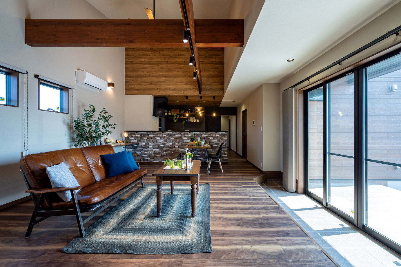 アイワホーム 【本体価格2480万円/34.19坪/平屋】モダンなデザイン×機能的な動線で暮らしやすい平屋の建築実例画像2